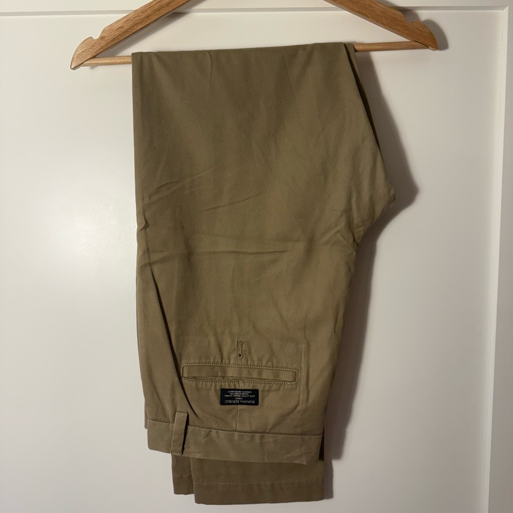 Banana Republic Men's Khaki Aiden Chinos